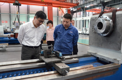 甘肅省委常委、副省長張錦剛在星火機床公司調研