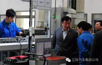省長(zhǎng)劉奇:江鈴讓我感受到現(xiàn)代化工廠的氣勢(shì)